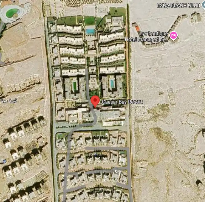 موقع قرية سيزر باي راس الحكمة